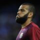 daniel-alves-aparece-pregando-em-igreja-depois-de-deixar-a-prisao